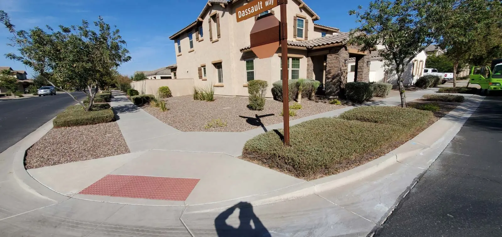 Weed-free rock mulch landscape bed at a home in Gilbert, AZ.